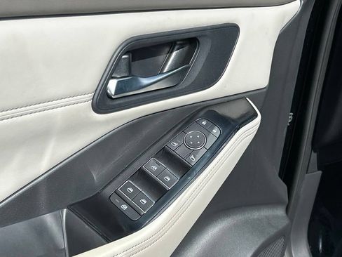 Certified 2025 Nissan Rogue SL FWD image 20