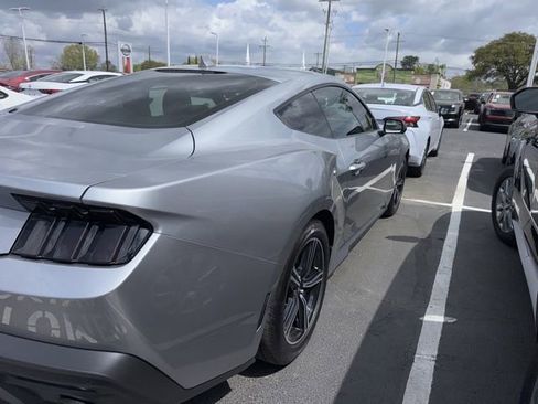 Used 2024 Ford Mustang Coupe image 7