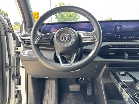 Used 2025 Buick Enclave Preferred AWD/4WD image 14