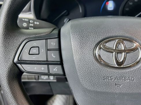 Used 2026 Toyota Sienna LE FWD image 18