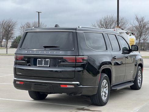 Used 2023 Jeep Wagoneer L 4WD w/ Rear Seat Video Group 1 image 9