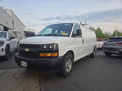 Used 2019 Chevrolet Express 3500 Extended w/ Driver Convenience Package RWD image 1