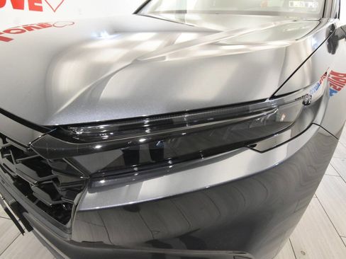 Used 2025 Honda CR-V Sport image 9