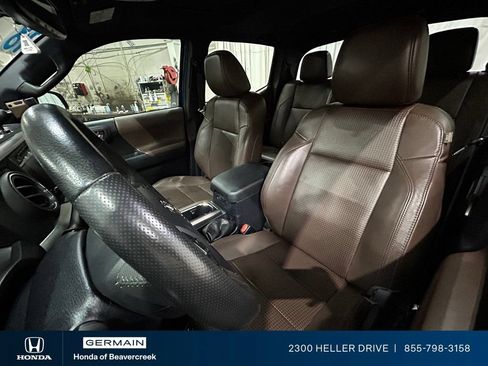 Used 2018 Toyota Tacoma Limited RWD image 26