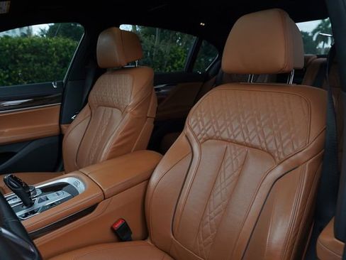 Used 2022 BMW 740i w/ M Sport Package RWD image 9