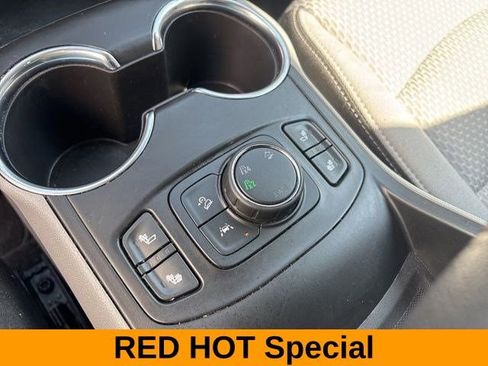 Used 2023 GMC Terrain SLE w/ Driver Convenience Package image 25