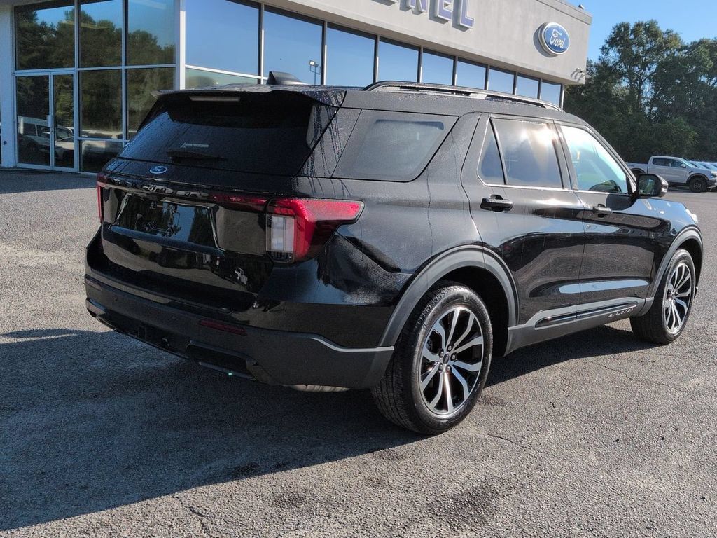 Used 2025 Ford Explorer ST-Line RWD image 4