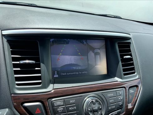 Used 2015 Nissan Pathfinder Platinum w/ Family Entertainment Package FWD image 26