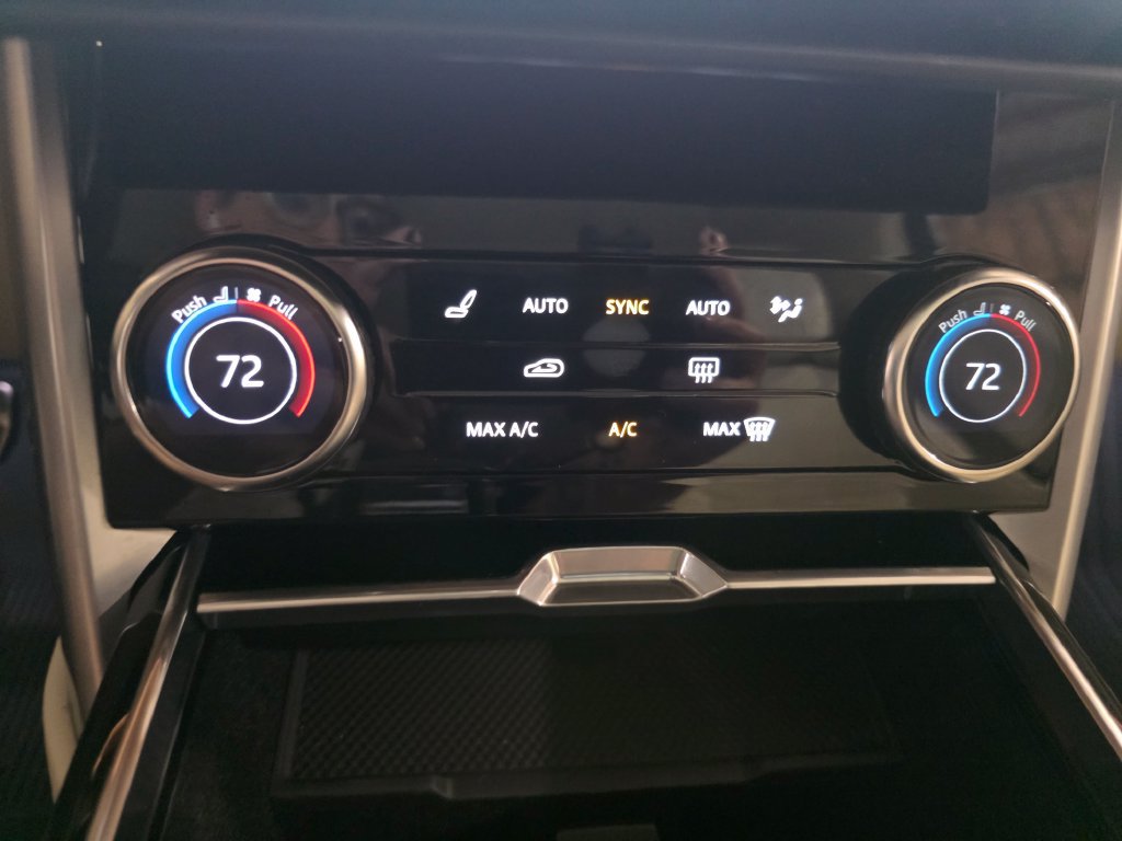 Certified 2023 Land Rover Range Rover SE AWD/4WD image 33