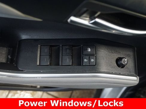 Used 2021 Toyota Highlander XLE image 5