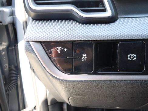 Used 2025 Kia Sportage LX FWD image 15