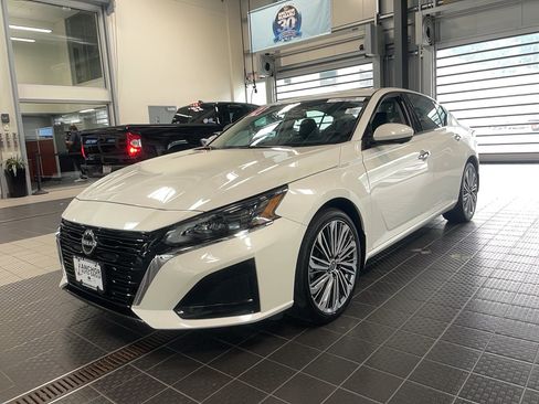 Used 2024 Nissan Altima 2.5 SL AWD/4WD image 3