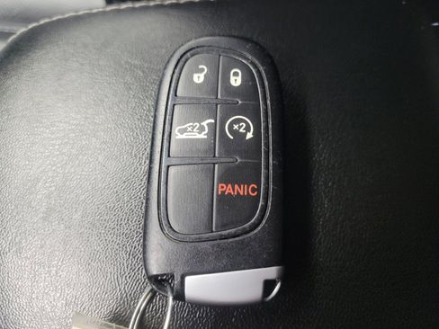 Used 2019 Jeep Cherokee Limited image 32