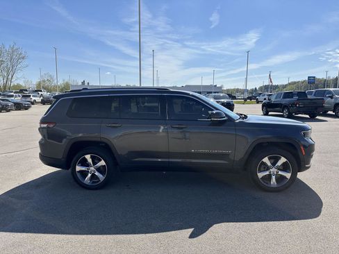 Used 2022 Jeep Grand Cherokee L Limited AWD/4WD image 10