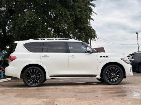 Used 2017 INFINITI QX80 2WD w/ Deluxe Technology Package image 2