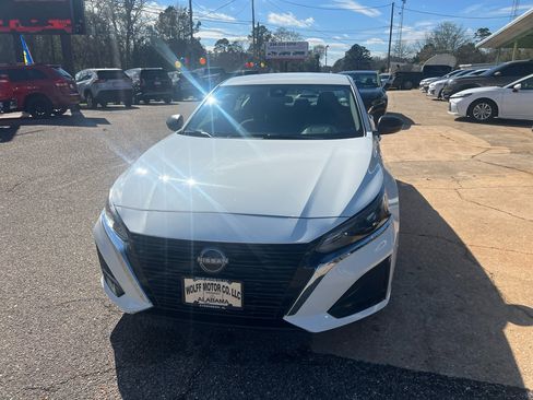 Used 2024 Nissan Altima 2.5 S image 2