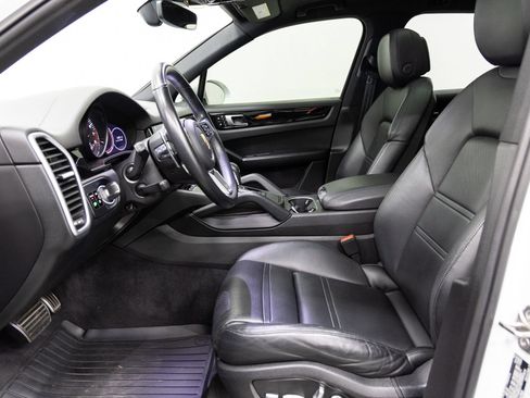 Used 2019 Porsche Cayenne S AWD/4WD image 7