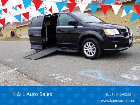 Used 2018 Dodge Grand Caravan SXT image 1