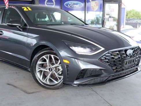 Used 2021 Hyundai Sonata SEL w/ Convenience Package FWD image 2