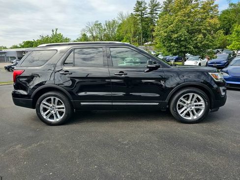 Used 2017 Ford Explorer XLT w/ Equipment Group 202A FWD image 8