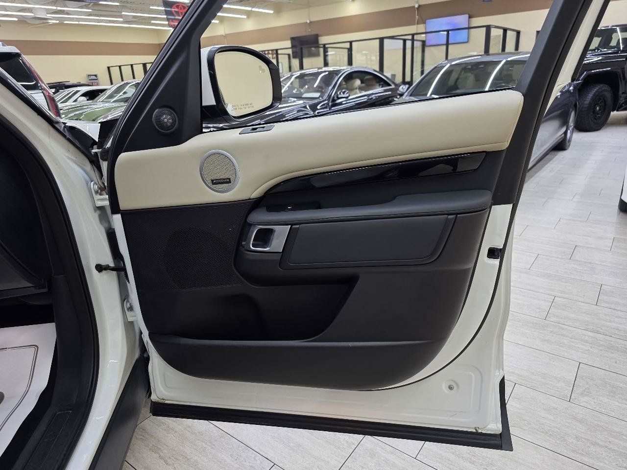 Used 2019 Land Rover Discovery SE AWD/4WD image 42