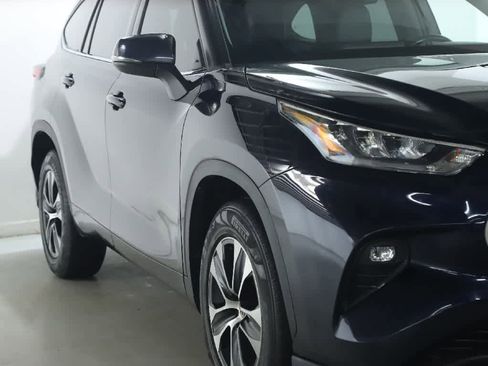 Certified 2020 Toyota Highlander XLE image 8