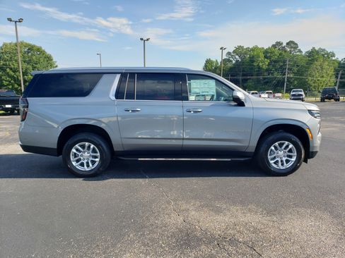 New 2026 Chevrolet Suburban LT w/ Comfort Package RWD image 5