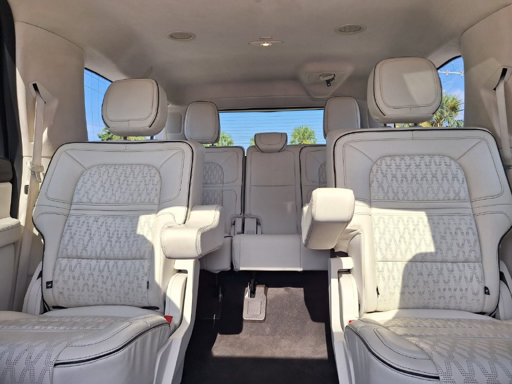 Used 2021 Lincoln Navigator L Black Label w/ Cargo Convenience Package AWD/4WD image 29