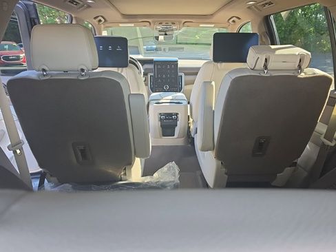 New 2026 GMC Yukon Denali w/ Denali Reserve Package AWD/4WD image 18