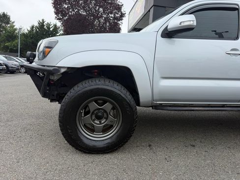 Used 2012 Toyota Tacoma 4x4 Double Cab w/ TRD Sport Pkg image 2