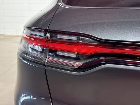 Used 2025 Porsche Macan image 11