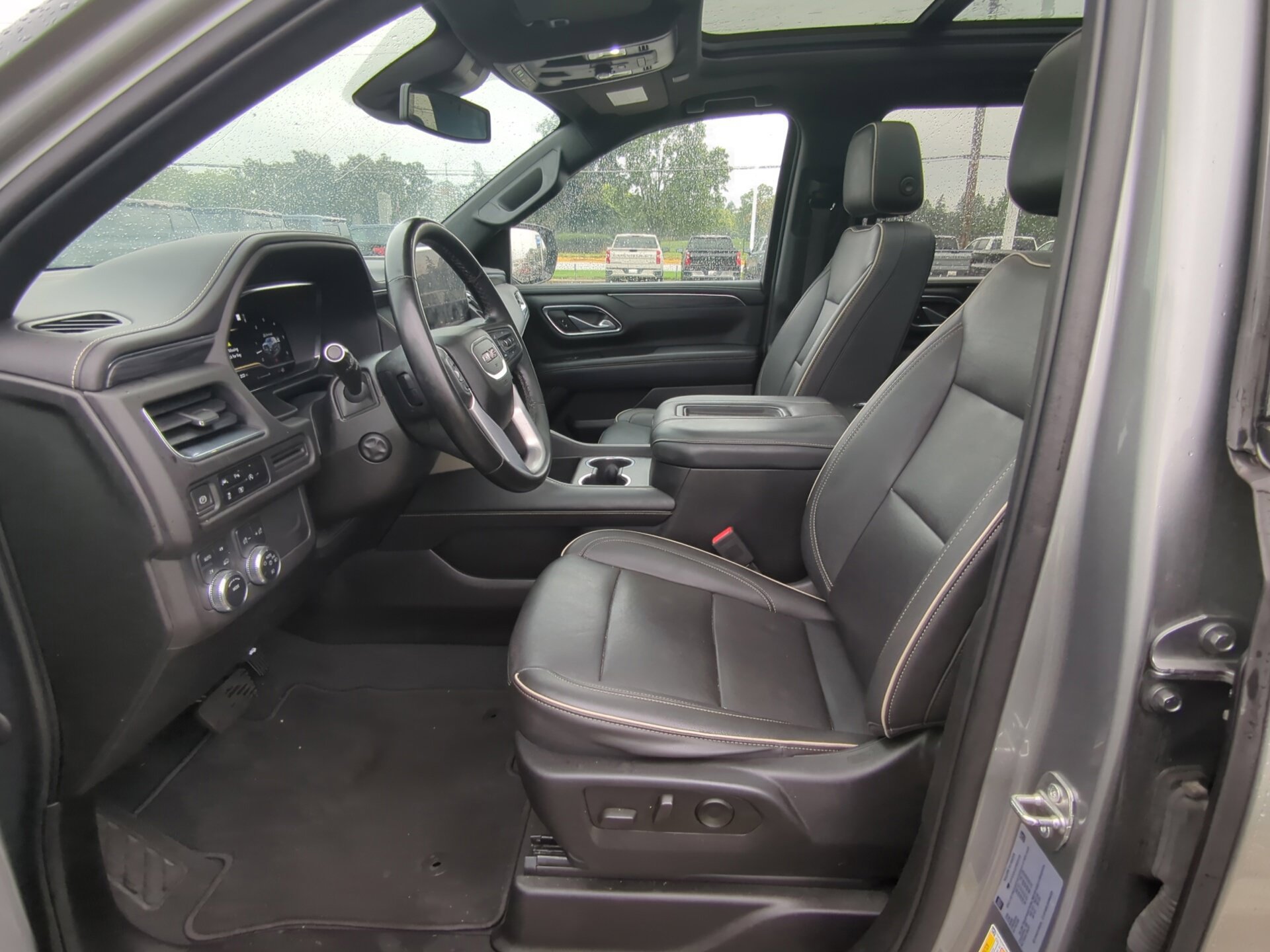 Used 2023 GMC Yukon XL SLT w/ SLT Premium Package AWD/4WD image 33