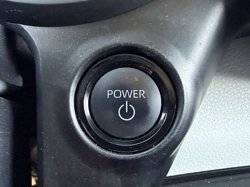 Used 2025 Toyota Sienna XLE FWD image 23