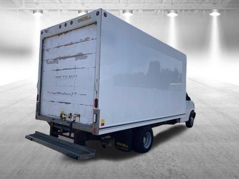 Used 2018 Chevrolet Express 3500 Extended RWD image 6