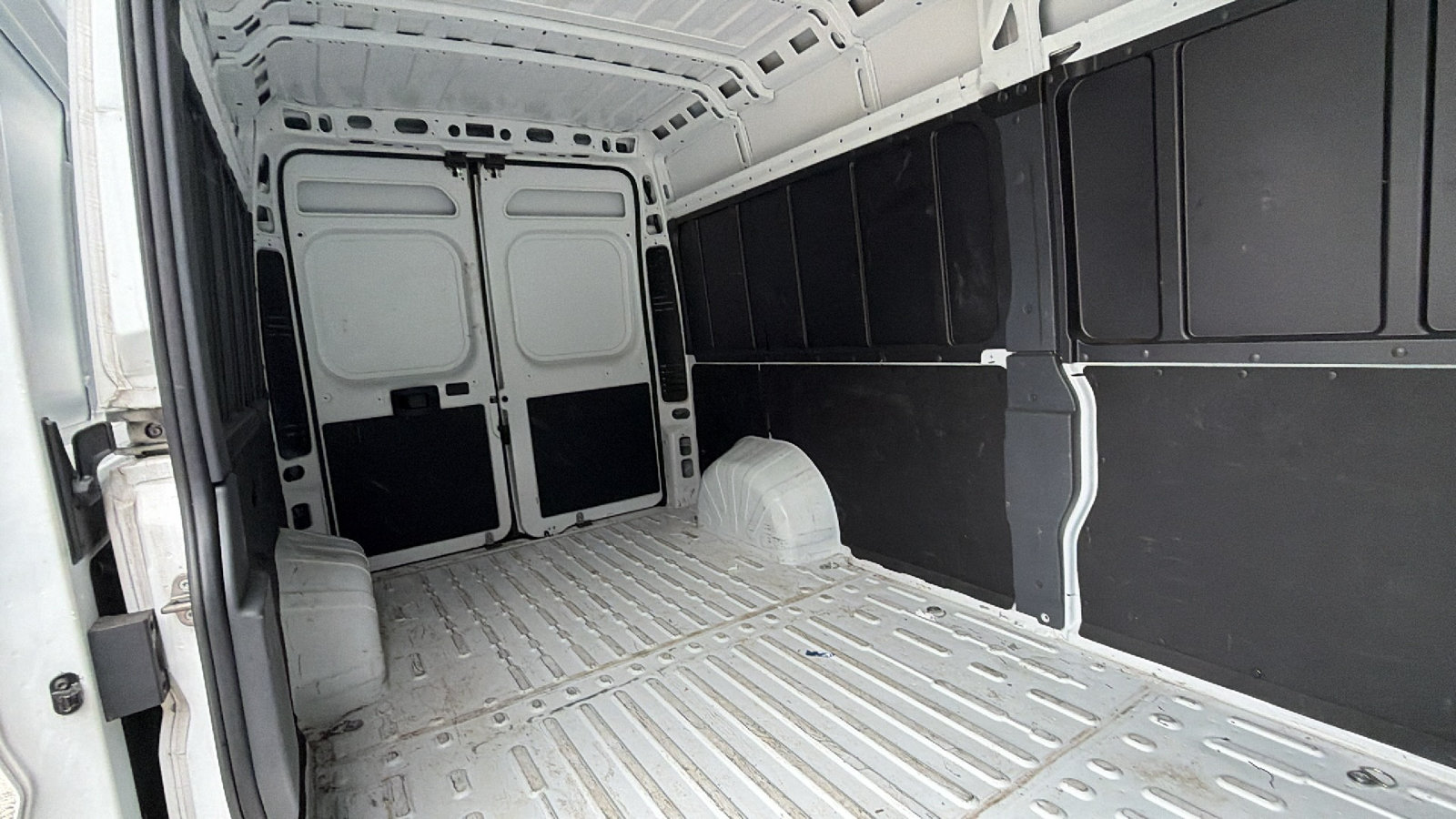 Used 2024 RAM ProMaster 2500 w/ Convenience Group FWD image 14