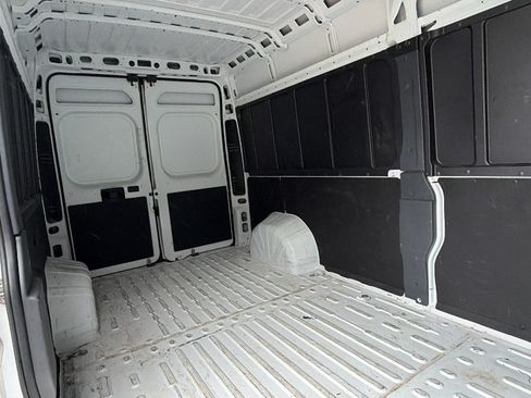 Used 2024 RAM ProMaster 2500 w/ Convenience Group FWD image 14