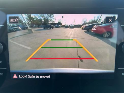 Used 2025 Volkswagen Taos SE w/ Panoramic Sunroof Package image 23