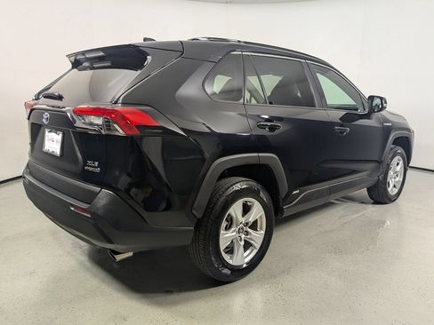 Used 2020 Toyota RAV4 XLE AWD/4WD image 7
