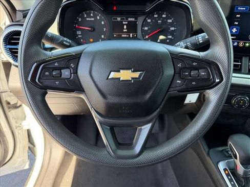 Certified 2025 Chevrolet Trax LS FWD image 15