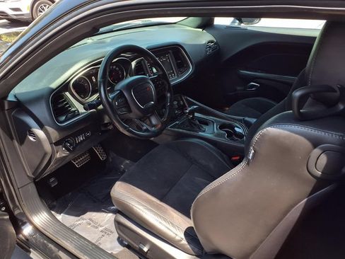 Used 2019 Dodge Challenger GT w/ Plus Package RWD image 13