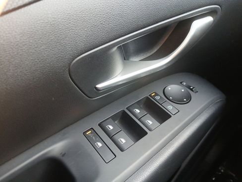 Certified 2025 Hyundai Tucson SE image 19