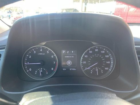 Used 2017 Hyundai Elantra Limited image 21