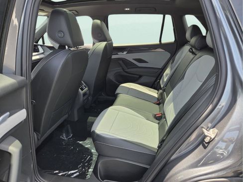 New 2026 Volkswagen Tiguan SE R-Line FWD image 11