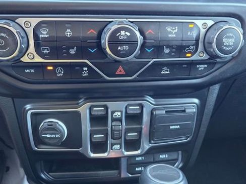 Used 2020 Jeep Gladiator Overland image 23