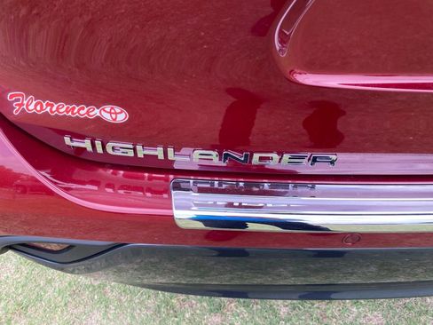 New 2026 Toyota Highlander Limited AWD/4WD image 11