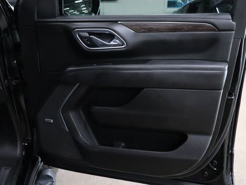 Used 2021 Chevrolet Tahoe Z71 w/ Z71 Off-Road Package image 24