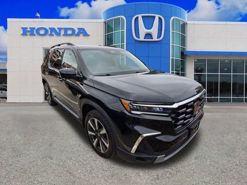 Used 2023 Honda Pilot Touring image 11