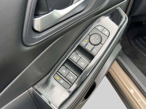 Used 2025 Nissan Rogue SV image 17