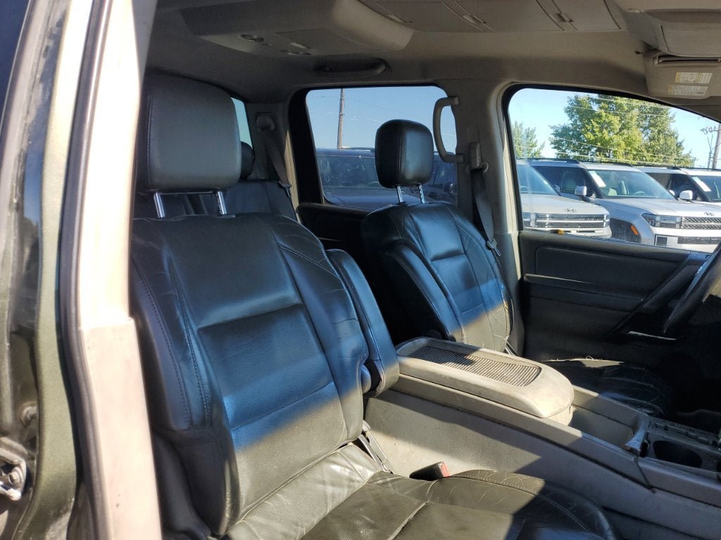 Used 2004 Nissan Titan LE w/ (OF1) LE Off-Road Pkg AWD/4WD image 15