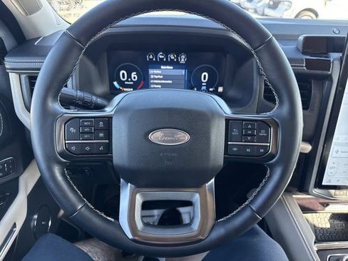 Used 2024 Ford Expedition Platinum AWD/4WD image 18